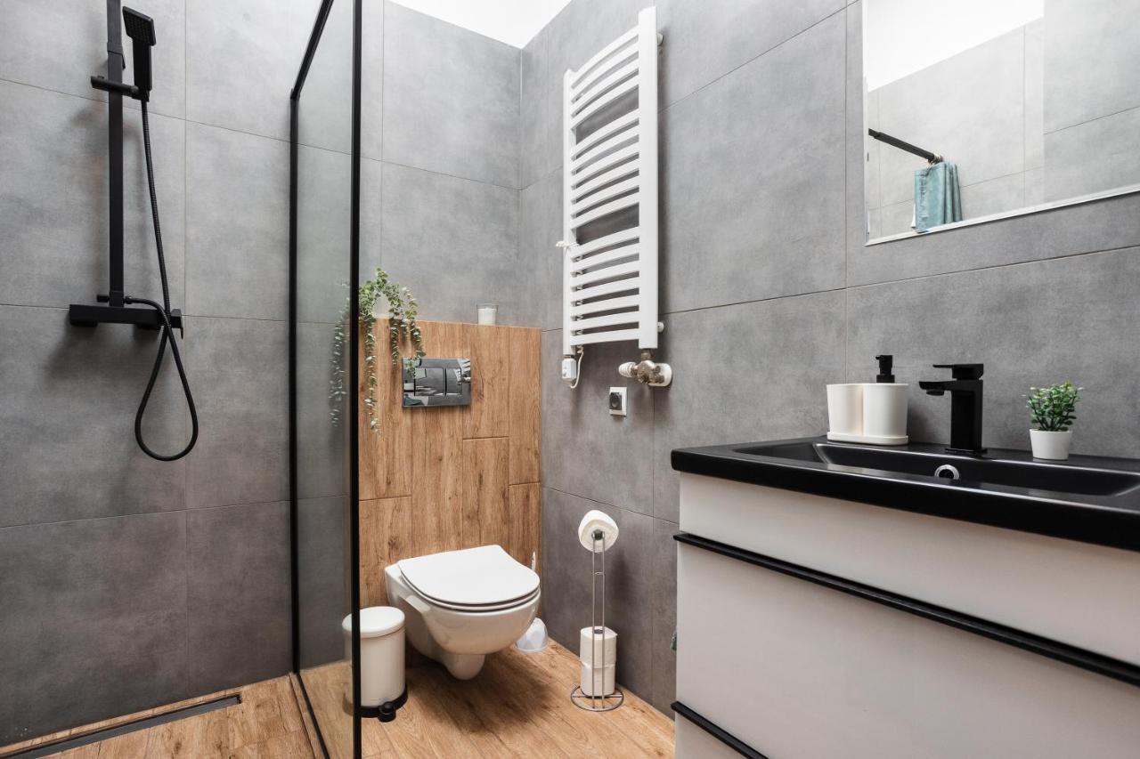 Bosacka Apartments X 1' Main Train & Bus Station - By Upstairs Krakow Luaran gambar